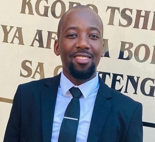 Johannes Motseo in a suit outside a courthouse